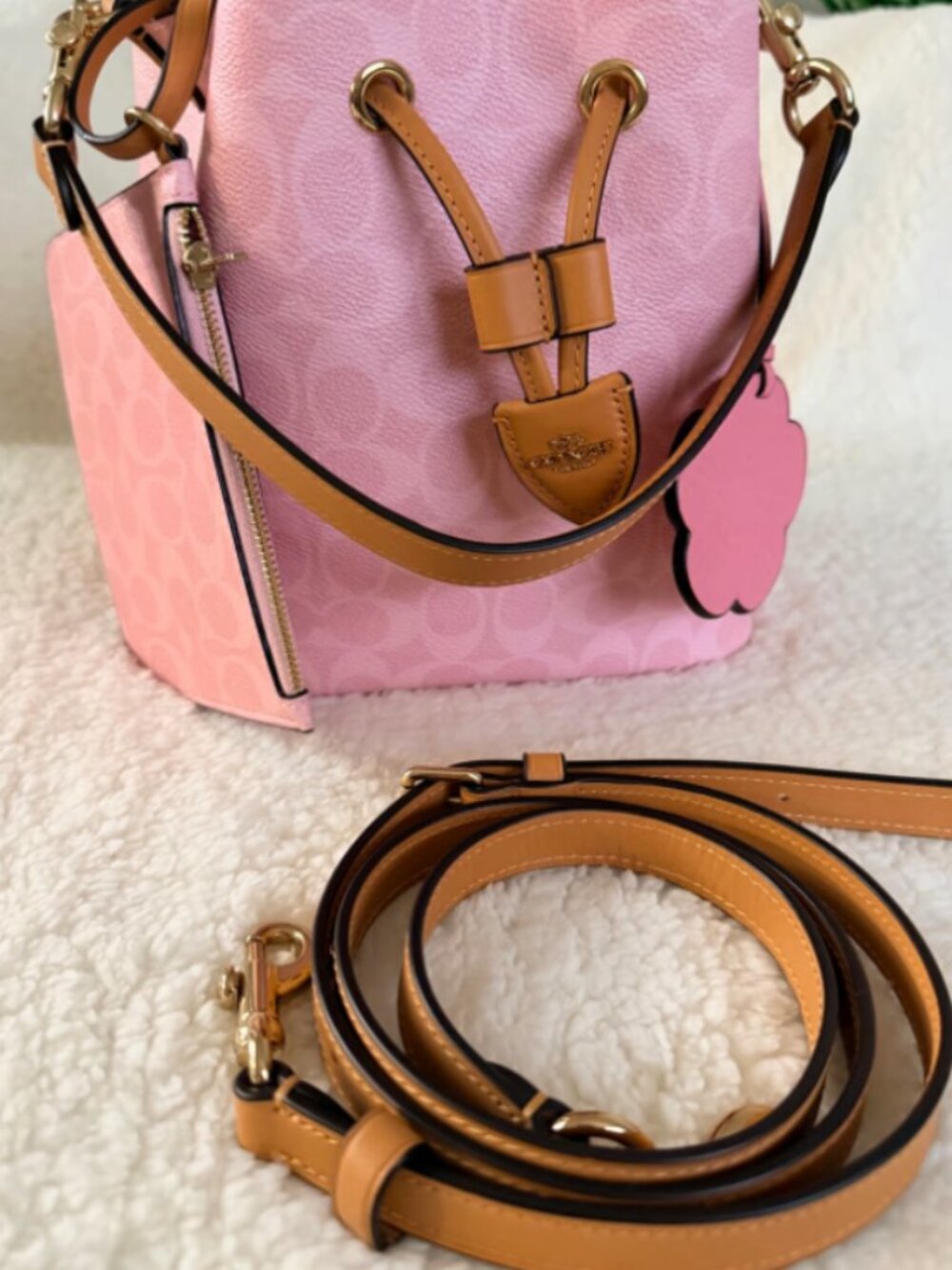 Coach Rowan Bucket Bag/Powder Pink - Picture 3 of 7